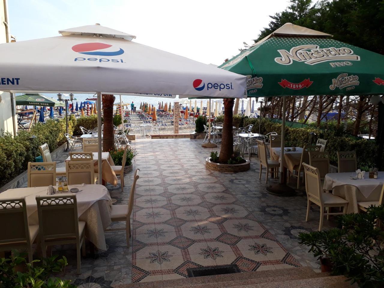 3 Vellezerit Hotel 4*