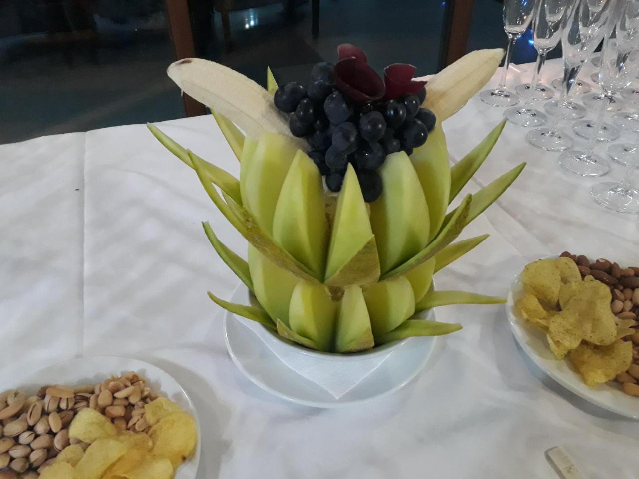 3 Vellezerit Hotel 4*