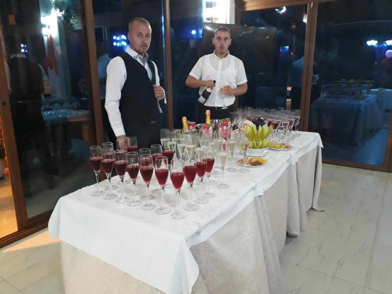 Hotel 3 Vellezerit