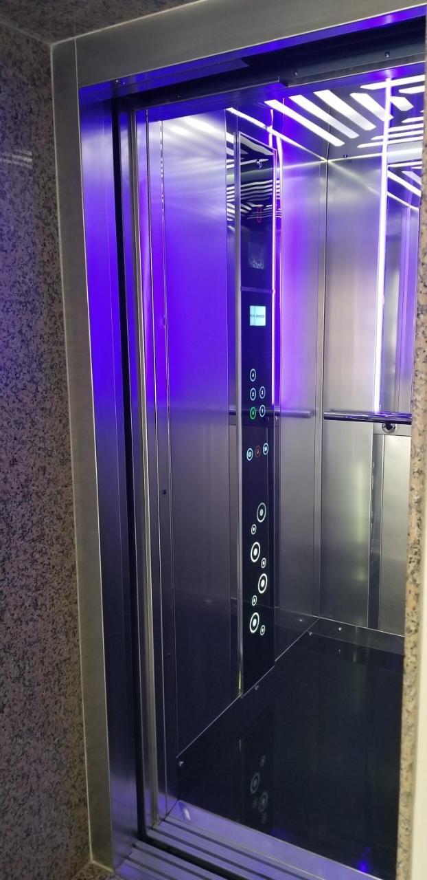 Hotel 3 Vellezerit 4*