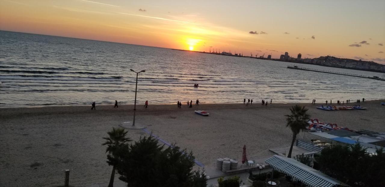 3 Vellezerit Hotel
