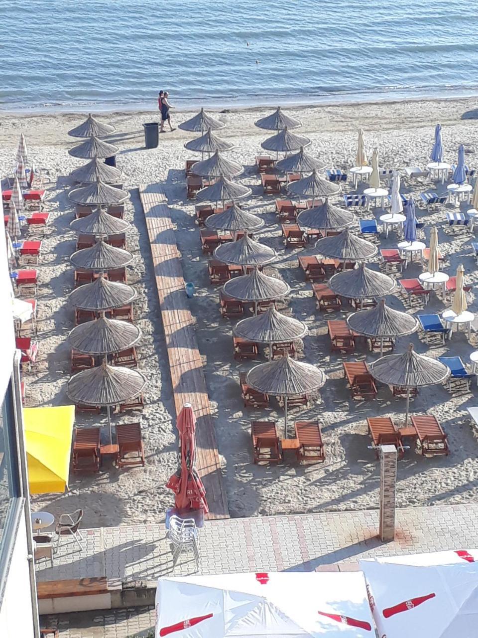Hotel 3 Vellezerit