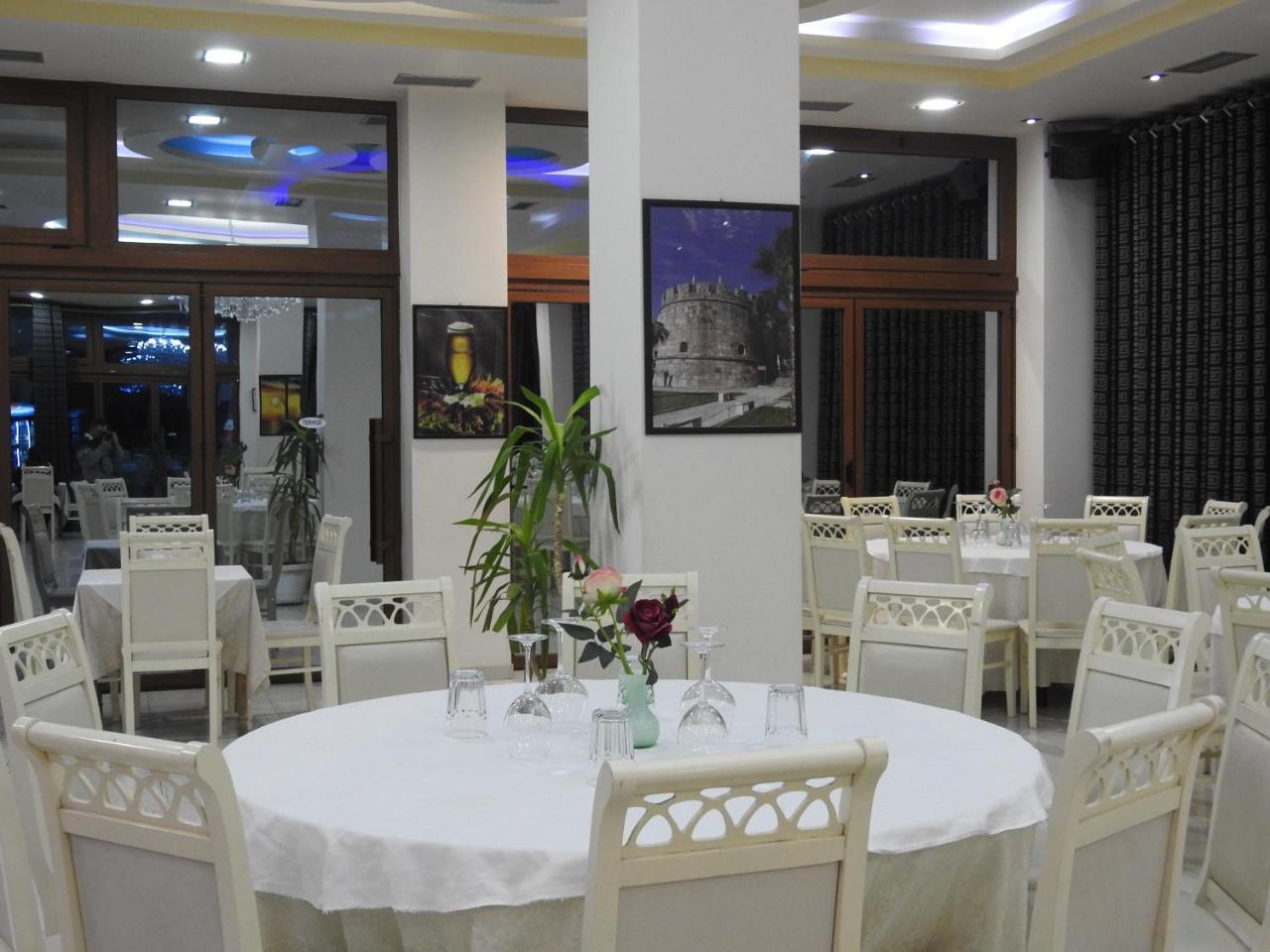 3 Vellezerit 4* Durrës