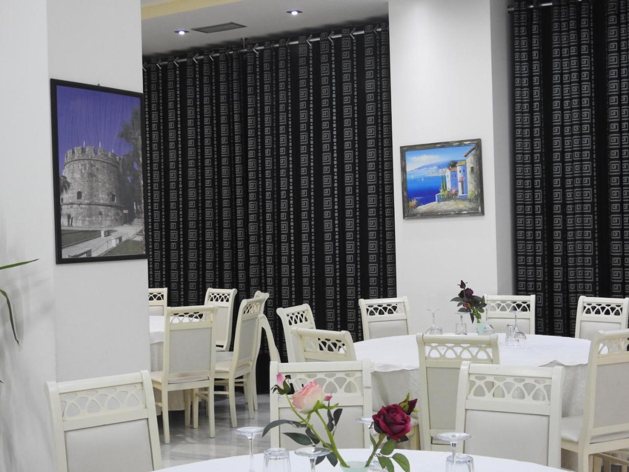 3 Vellezerit Hotel 4*