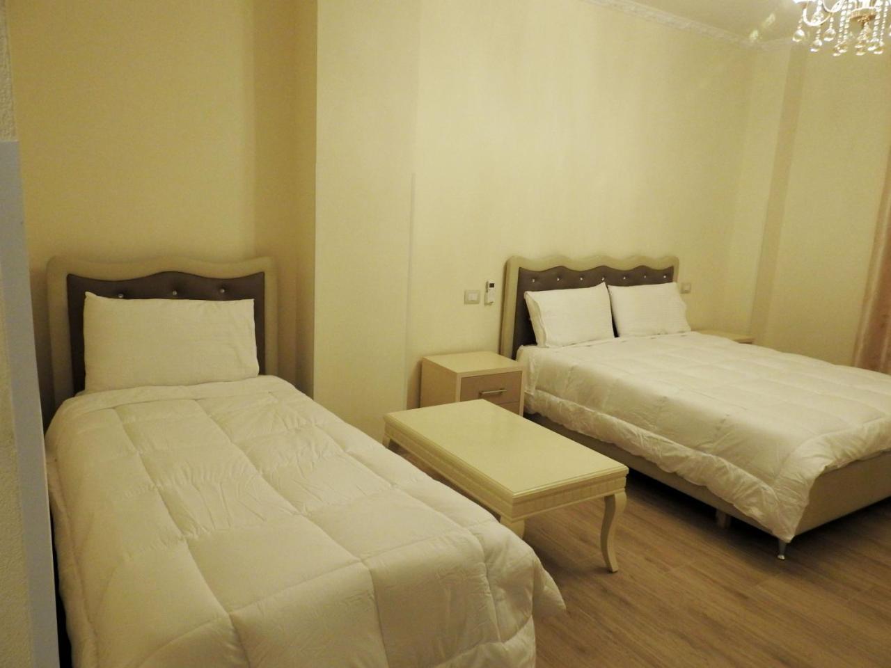Hotel 3 Vellezerit 4*