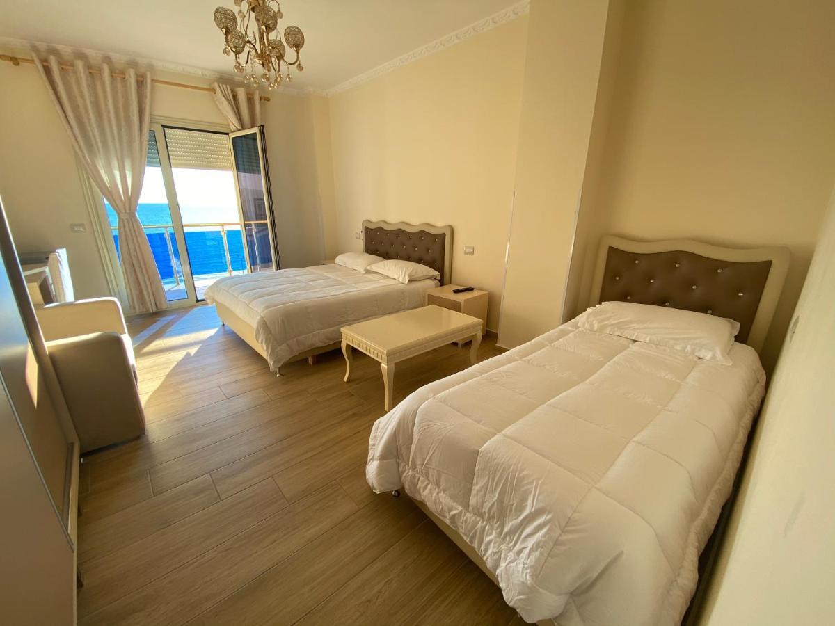 3 Vellezerit Hotel