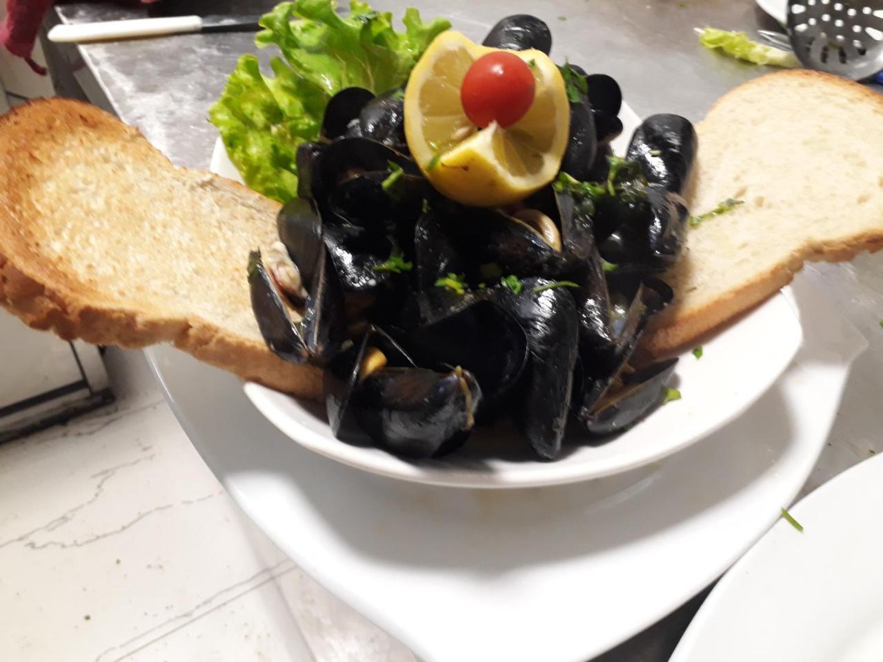 3 Vellezerit Hotel Durrës